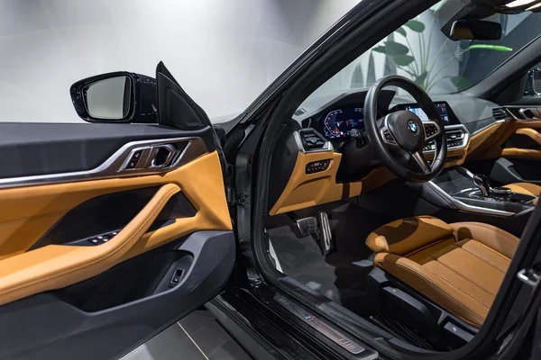 BMW 4 Reeks (2023) — foto 17 van 36
