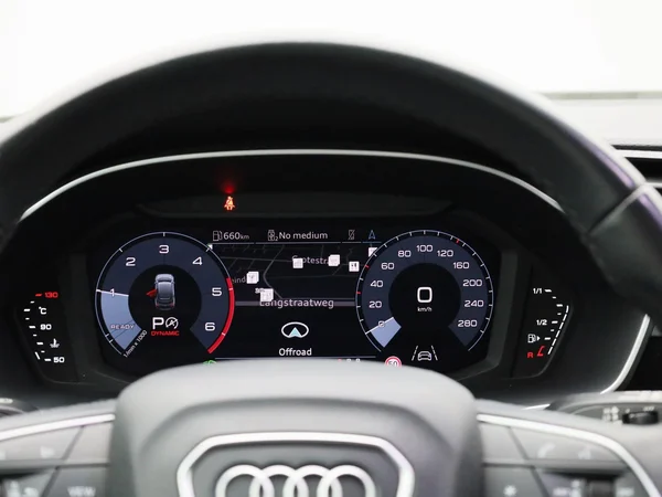 Audi Q3 (2022) — foto 39 van 40