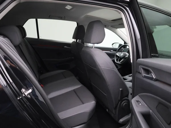 Volkswagen Golf (2022) — foto 30 van 45