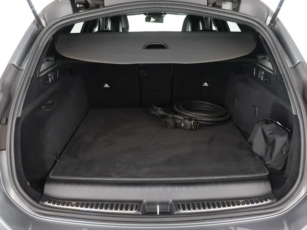 MERCEDES C 300 (2023) — foto 8 van 33