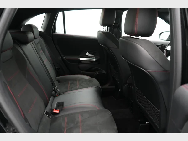 MERCEDES-BENZ GLA 180 (2021) — foto 20 van 28