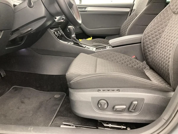 SKODA Superb SW PHEV (2020) — foto 30 van 36