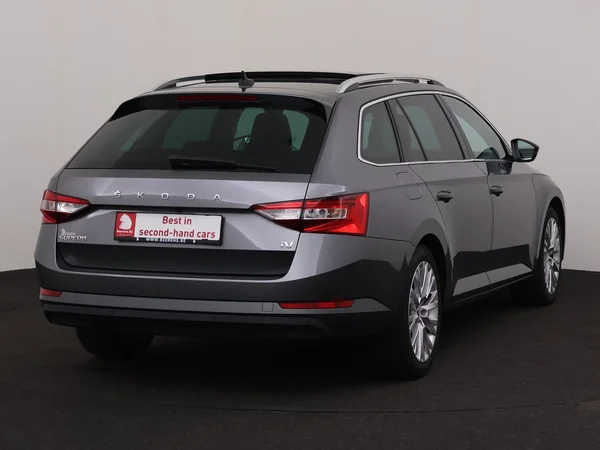 SKODA Superb (2023) — foto 23 van 31