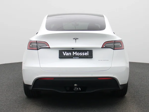 Tesla Model Y (2022) — foto 38 van 42