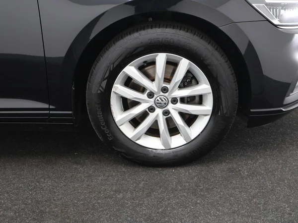 VOLKSWAGEN Passat Variant (2020) — foto 32 van 33