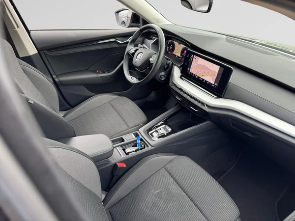 SKODA Octavia SW (2023) — foto 6 van 13