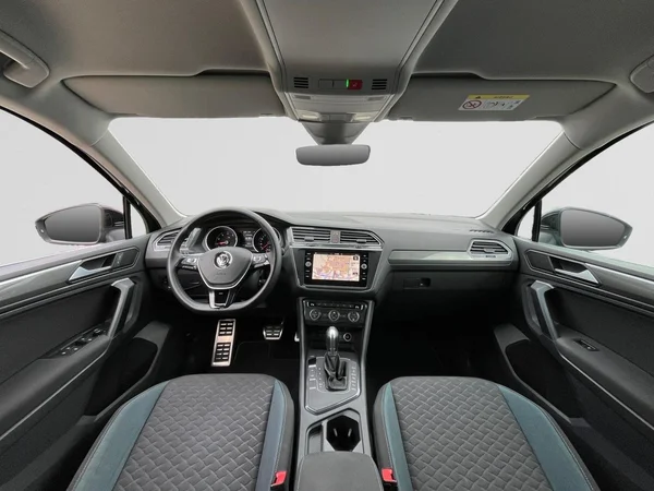 VOLKSWAGEN Tiguan (2019) — foto 16 van 22