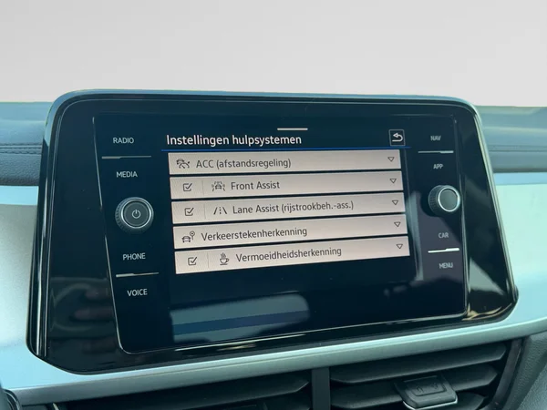 VOLKSWAGEN T-Roc (2024) — foto 6 van 19