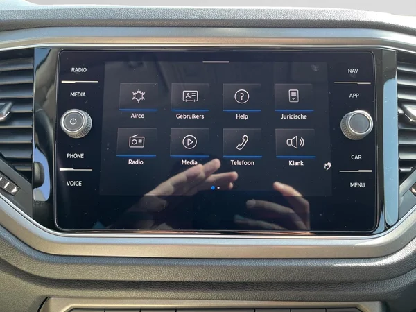 VOLKSWAGEN T-Roc (2021) — foto 16 van 22