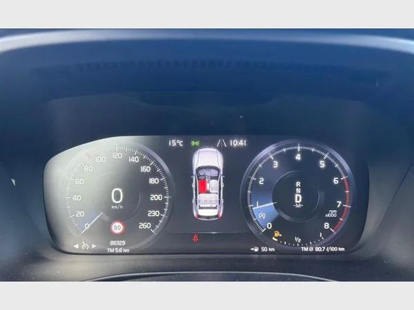 Volvo XC40 (2018) — foto 3 van 30