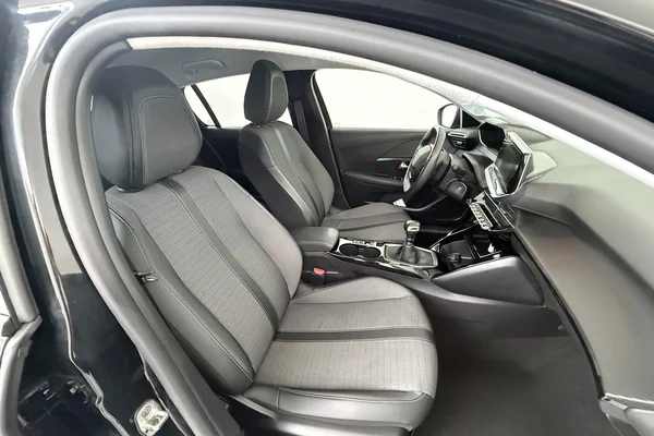 Peugeot 208 (2022) — foto 8 van 39