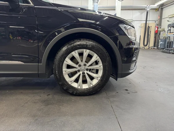 VOLKSWAGEN Tiguan (2018) — foto 17 van 24