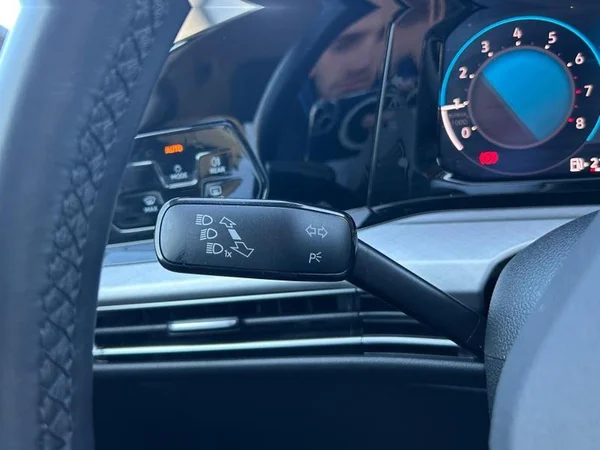 VOLKSWAGEN Golf VIII (2022) — foto 19 van 31