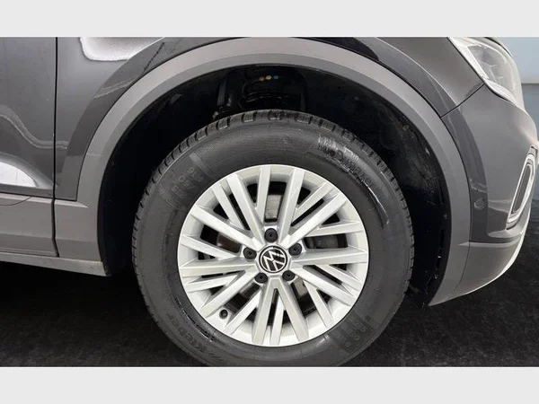 Volkswagen T-Roc (2022) — foto 14 van 15
