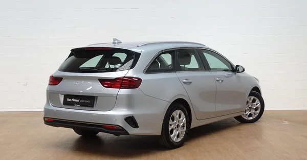 Kia cee'd (2023) — foto 16 van 21