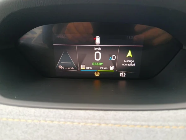 SKODA Enyaq (2024) — foto 4 van 19