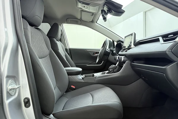 Toyota Rav4 Hybrid (HEV) (2021) — foto 27 van 29