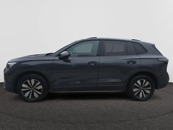 VOLKSWAGEN Tiguan (2025) — foto 12 van 24