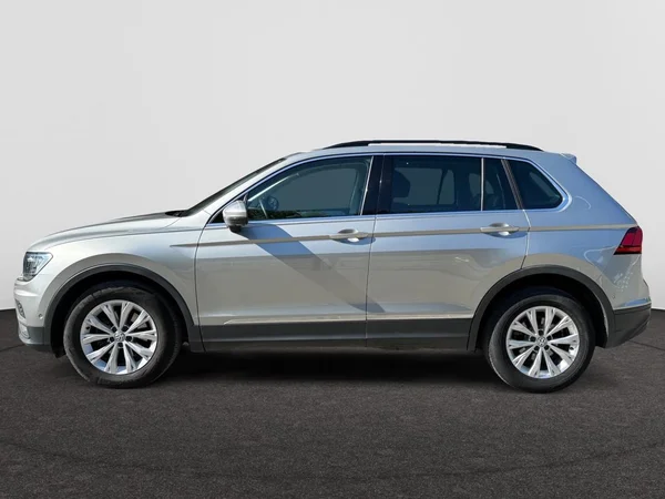 VOLKSWAGEN Tiguan (2018) — foto 11 van 18
