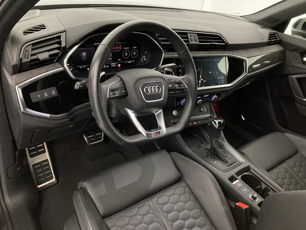 AUDI RSQ3 (2020) — foto 9 van 24