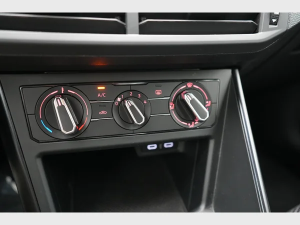 VOLKSWAGEN Polo (2021) — foto 10 van 22
