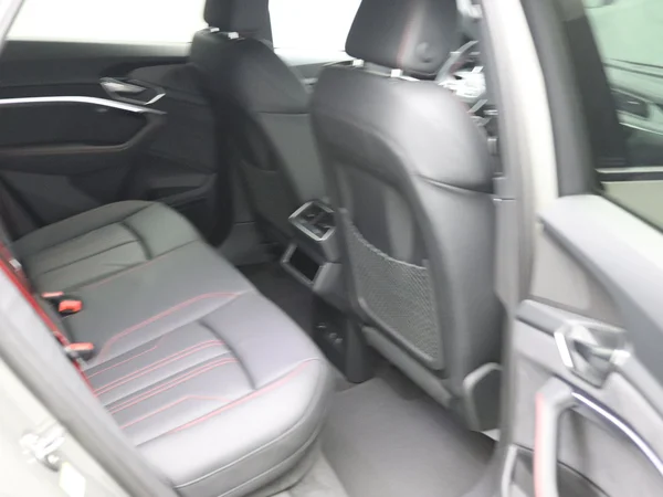AUDI Q8 e-tron Sportback (2024) — foto 13 van 33