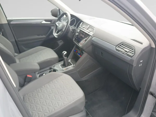VOLKSWAGEN Tiguan Dsl (2020) — foto 4 van 19