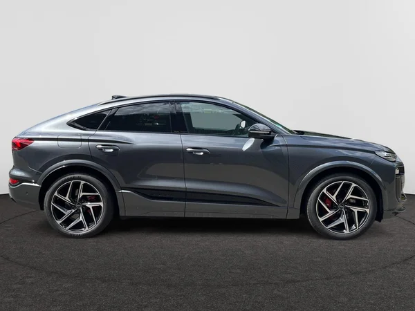 AUDI SQ6 Sportback e-tron (2025) — foto 23 van 24