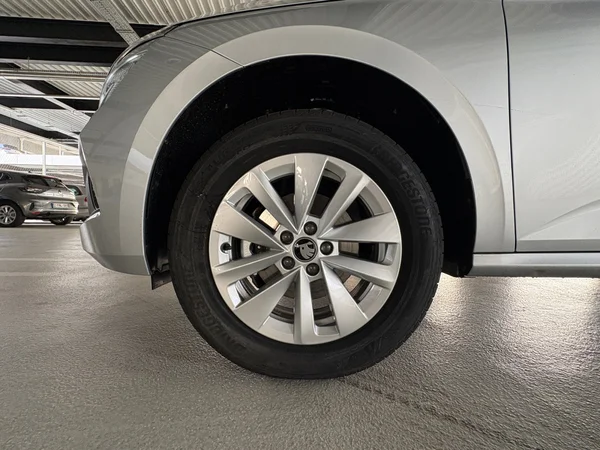 SKODA Kamiq (2025) — foto 6 van 24