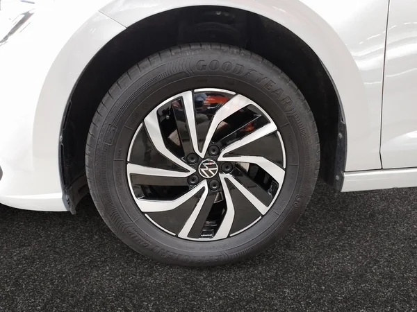 VOLKSWAGEN Polo (2024) — foto 15 van 22