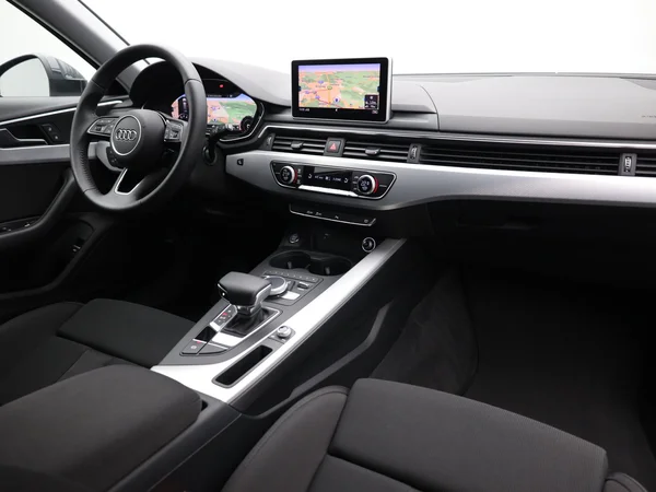 AUDI A4 Avant (2019) — foto 16 van 22