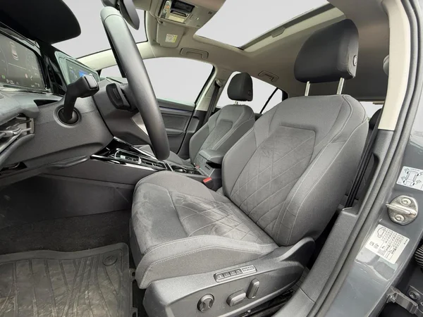 VOLKSWAGEN Golf VIII (2024) — foto 2 van 24