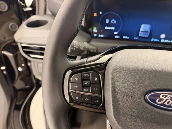 Ford Tourneo Custom — foto 11 van 24