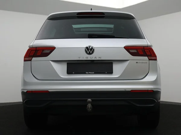 VOLKSWAGEN Tiguan eHybrid (PHEV) (2023) — foto 32 van 33