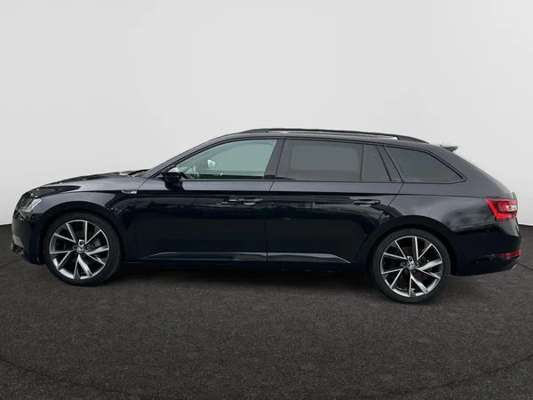 SKODA Superb Combi (2017) — foto 12 van 22