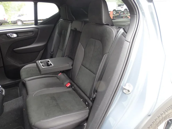 Volvo XC40 (2023) — foto 7 van 28