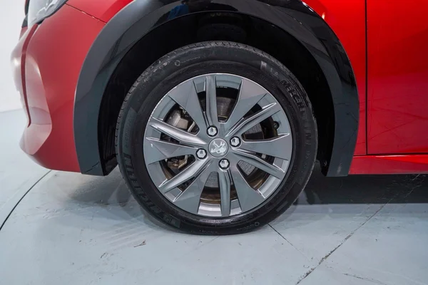 Peugeot E-208 (2022) — foto 2 van 99