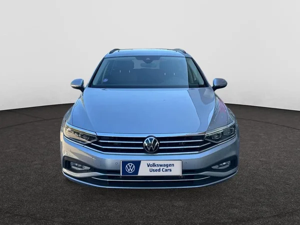 VOLKSWAGEN Passat SW (2024) — foto 9 van 13