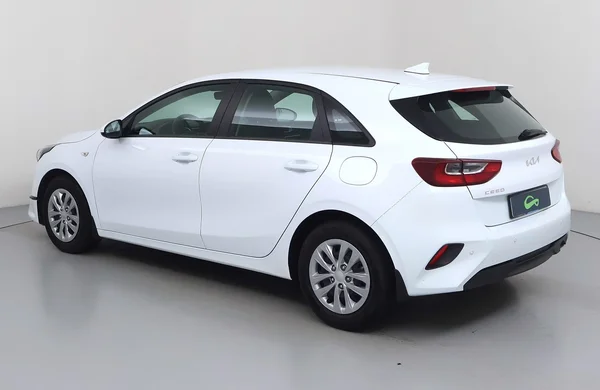 Kia Ceed (2023) — foto 21 van 27