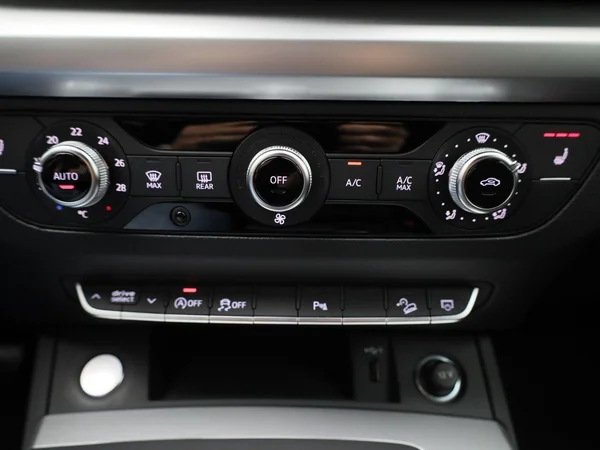 Audi Q5 (2024) — foto 16 van 46