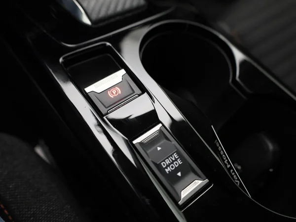 Peugeot e-2008 (2022) — foto 21 van 42