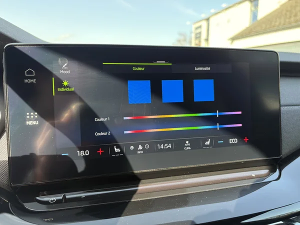 SKODA Octavia Combi PHEV (2024) — foto 8 van 23