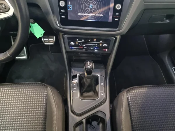 VOLKSWAGEN Tiguan (2021) — foto 4 van 23