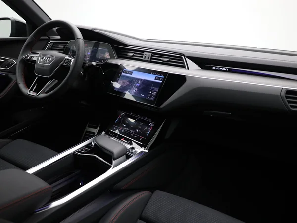 AUDI Q8 e-tron Sportback (2025) — foto 18 van 24