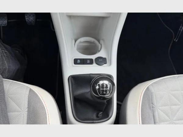 Volkswagen UP! (2017) — foto 18 van 25