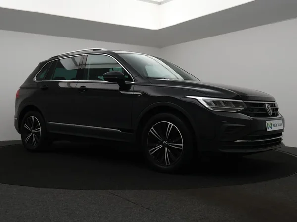 Volkswagen Tiguan (2021) — foto 12 van 27