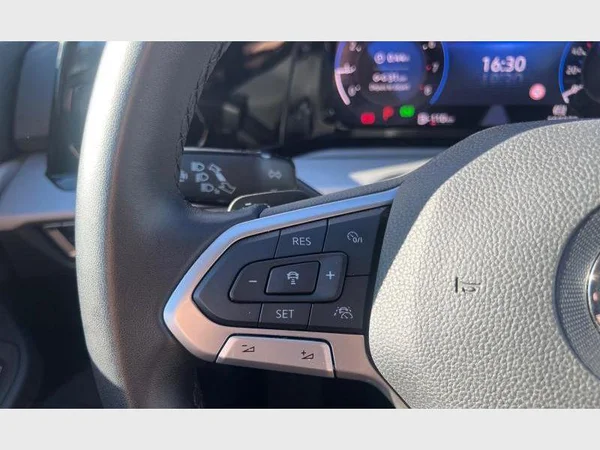 Volkswagen Golf VIII (2021) — foto 3 van 25