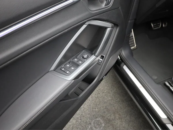AUDI Q3 PHEV (2023) — foto 6 van 25