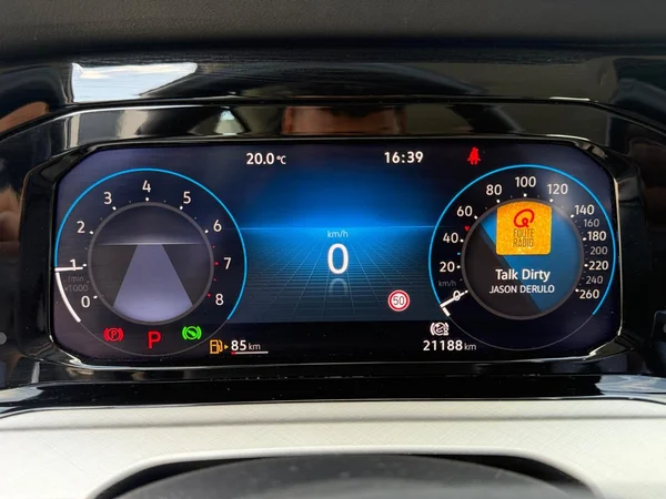 VOLKSWAGEN Golf VIII SW (2024) — foto 5 van 19