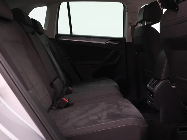 VOLKSWAGEN Tiguan (2022) — foto 2 van 24